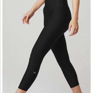 ALO Yoga Capri Leggings